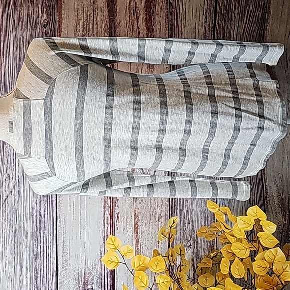 NEW CABI GRAY STRIPED V NECK LONG SLEEVE PULLOVER TEE - Picture 5 of 11